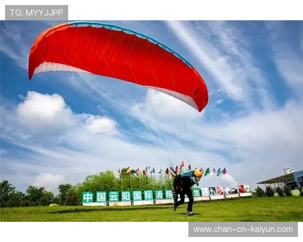 蓝天滑翔伞赛，空中遨游的极限体验，滑翔伞大赛